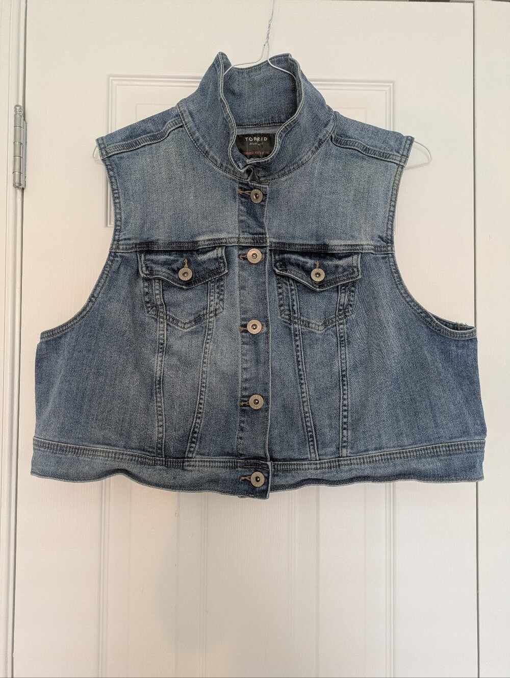 Torrid Cropped Denim Vest Sz 3 - Picture 3 of 13